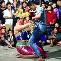 joged-bumbung-bali-yang-erotis-membuat-masyarakat-resah