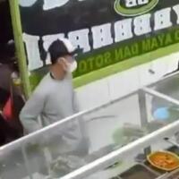 lagi-enak-makan-di-warteg-pria-ini-ditodong-celurit-ternyata-ini-penyebabnya