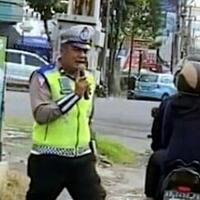 viral-cara-unik-oknum-polisi-mengingatkan-pengguna-jalan-saat-etle-diberlakukan