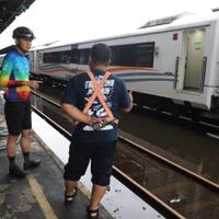 stasiun-tawang-banjir-kereta-api-tidak-dioperasikan-ganjar-minta-penumpang-bersabar