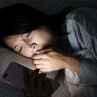 bahaya-sleep-call-bagi-kesehatan-waspada-romantis-tapi-berdampak-buruk