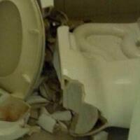 awas-jongkok-di-toilet-duduk-itu-bahaya-dan-bisa-mengakibatkan-cedera-serius