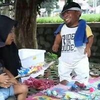 jangan-pernah-mengeluh-ucok-baba-jualan-lato-lato-segala-sesuatu-kita-jadikan-duit