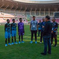 ternyata-menpora-pantai-terus-perkembangan-papua-football-academy