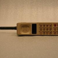 motorola-dynatac-ponsel-pertama-di-dunia-ini-sejarahnya
