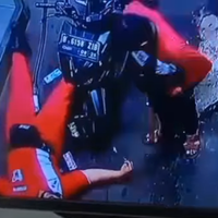 viral-konsumen-tolong-petugas-spbu-kena-kejang-sekalian-amankan-uang-berceceran