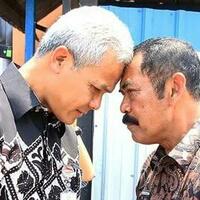 relawan-ganjar-beri-bantuan-pengeras-suara-ke-ponpes-kediri