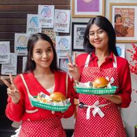 5-potret-cantik-pelayan-karen-s-diner-yang-ternyata-manis-kalo-senyum
