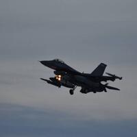 tak-mau-ketinggalan-giliran-f-16-tembak-jatuh-objek-misterius-di-atas-danau-huron