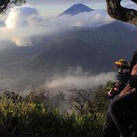 pesona-wisata-gunung-bromo--sunrise-di-puncak-penanjakan