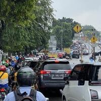 pemotor-enek-dengan-macet-di-mampang-harap-kendaraan-pribadi-berkurang