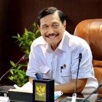 luhut-bilang-masyarakat-rugi-jika-tak-beralih-ke-motor-mobil-listrik