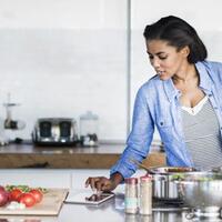 masih-haruskah-seorang-gadis-bisa-masak-agar-jadi-istri-idaman-pria-harus-tahu-ini