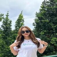 gaya-aura-kasih-pakai-kaos-putih-salfok-tulisan--perlu-dilindungi