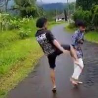 sok-jagoan-gara-gara-tak-balas-wa-pemuda-ini-tega-aniaya-anak-sekolah