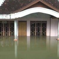 banjir-3-bulan-di-ngastorejo-pati-sekdes-nasi-bungkus-hanya-dikirim-sekali
