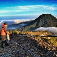 tips-trekking-ke-gunung-gede-happy-travelling-guys---yuk-visit