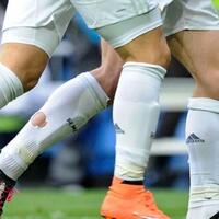 kaos-kaki-bolong-dan-mini-soccer-bukan-sekedar-gaya-tapi-ada-alasan-fisiologis