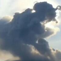 petruk-sambangi-warga-sekitar-gunung-merapi-yang-erupsi-penjelasan-pakar-pareidolia