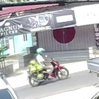 ngeri-kabel-menjuntai-memakan-korban-pengendara-motor-terlilit-lehernya