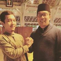 ironis-guru-smk-yang-dipecat-ternyata-mengidolakan-m-ridwan-kamil