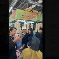 beli-dawet-di-pasar-gede-kaesang-pangarep-ngaku-lagi-kampanye