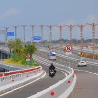 asyik-semua-pemotor-bebas-masuk-jalan-tol-cuma-bayar-rp-5000