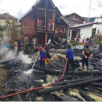 rumah-gadang-di-solok-selatan-terbakar-kerugian-rp15-miliar