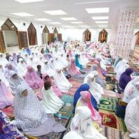 beberapa-momen-kocak-tak-terlupakan-yang-dialami-wanita-saat-salat-tarawih-di-masjid