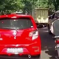 etika-pengendara-motor-jangan-pernah-memotong-jalur-mobil-karena-termasuk-pelanggaran