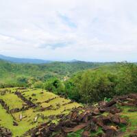 misteri-gunung-padang-situs-megalitikum-terbesar-atau-jalan-menuju-dunia-bawah