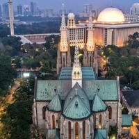 beruntung-hidup-di-indonesia-1-dari-2-negara-dunia-masyarakat-bangun-masjid-sendiri