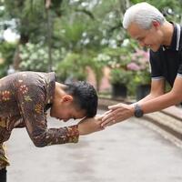 sungkem-ke-ganjar-gibran-terima-kasih-diberi-arahan