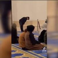 apa-jadinya-bila-seorang-yahudi-beribadah-di-masjid