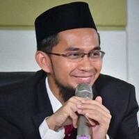 imam-dilempar-sendal-gegara-baca-ayat-terlalu-panjang-begini-tanggapan-uah
