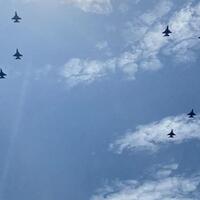 77-tahun-tni-au-waspada-black-flight-saat-pesawat-tempur-hadiri-hajatan-besar