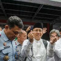 hanya-di-indonesia-koruptor-bebas-disambut-bak-pahlawan