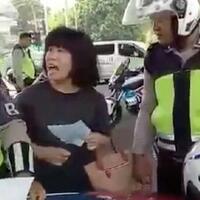 marah-ditilang-polisi