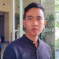 gibran-fasilitasi-salat-id-2-hari-jumat-silakan-ikut-pemerintah-monggo