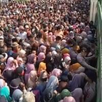pembagian-zakat-50-ribu-ricuh-korban-pingsan-berjatuhan-worth-it-kah