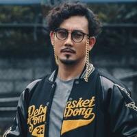 ditawarkan-mualaf-karena-sumbang-sajadah-ke-mushola-denny-sumargo-minta-didoakan