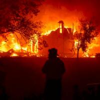 290-rumah-terbakar-di-wilayah-pluit-jakut-23-unit-damkar-dikerahkan