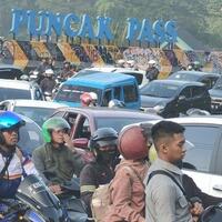 polisi-kemacetan-jalur-cianjur-puncak-sudah-24-jam