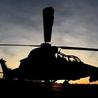 2-helikopter-apache-milik-as-tabrakan-3-tentara-tewas