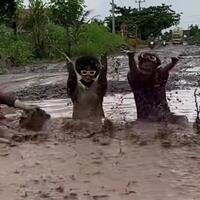 menanti-efek-viral-di-jalan-rusak-lampung-tengah-yang-seperti-kubangan