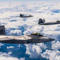 balon-misterius-terdeteksi-di-hawaii-trio-f-22-raptor-ditugaskan-untuk-mengejarnya