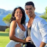 di-isukan-putus-ronaldo-terlihat-mesra-dengan-georgina-rodriguez-cinta-mati-cr7