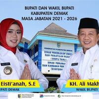 disentil-banjir-demak-warganet-saya-kira-rambut-putih-ganjar-tanda-mikirin-rakyat