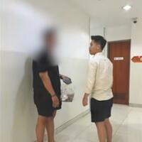 pria-ini-dilecehkan-oleh-sesama-pria-hati-hati-saat-memakai-urinoir