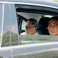 kunjungi-jalan-rusak-di-lampung-raut-muka-jokowi-sangat-berbeda-artinya-apa